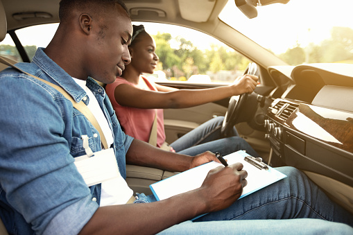 Navigating Roads with Confidence: Driving School Eindhoven’s Programs post thumbnail image